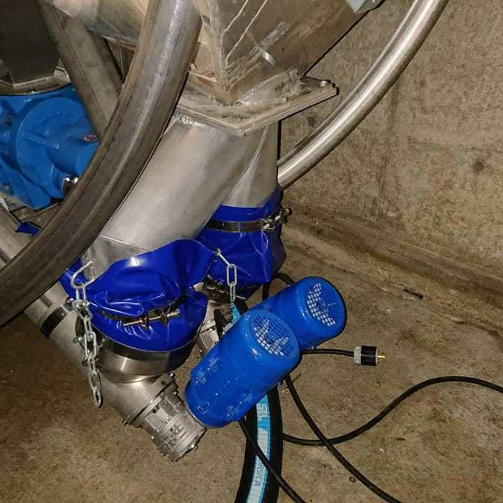 Auger (old type) and dust cover